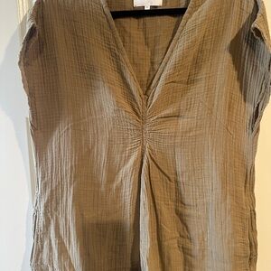 Xirena Women’s Tan V-Neck Gathered Front Top medium